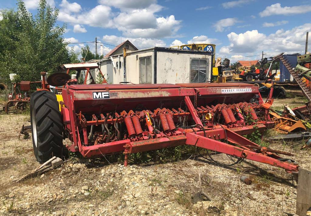 Lease a Massey Ferguson MF 30  Massey Ferguson MF 30: picture 1