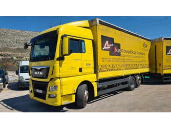 Curtainsider truck MAN TGX 26.440