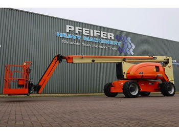 Articulated boom JLG