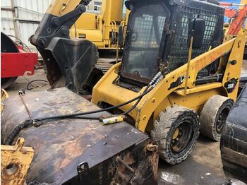 Skid steer loader CATERPILLAR 226B