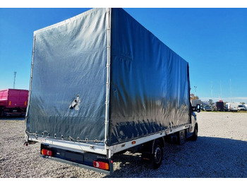 Curtainsider truck Renault Master: picture 4