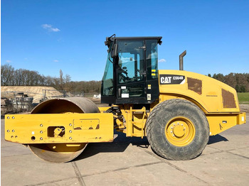 Roller CATERPILLAR CS64B