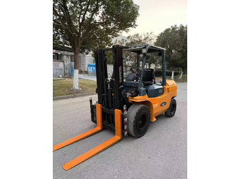 Diesel forklift TOYOTA