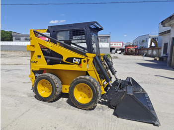 Skid steer loader CATERPILLAR 226