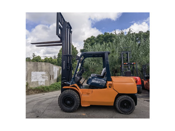 Diesel forklift TOYOTA