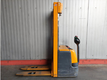 Stacker JUNGHEINRICH EJC