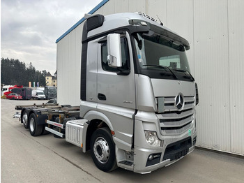 Container transporter/ Swap body truck Mercedes-Benz Actros 2545 Retarder LBW Standklima: picture 2