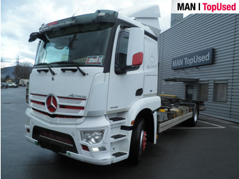 Container transporter/ Swap body truck MERCEDES-BENZ Actros 1836