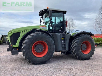 Farm tractor CLAAS Xerion 4000