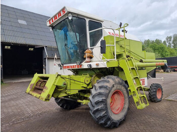 Combine harvester CLAAS Dominator