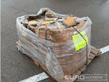 Construction equipment Pallet of Various Wooden Pot Stands: picture 4