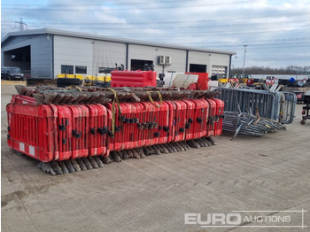 Construction equipment Bundle of Plastic Pedestrian Safety Barrier (5 of), Bundle of Metal Pedestrian Barrier (3 of), Bundle of Water Filled Barrier (3 of), Bundle of Plastic Mats: picture 5