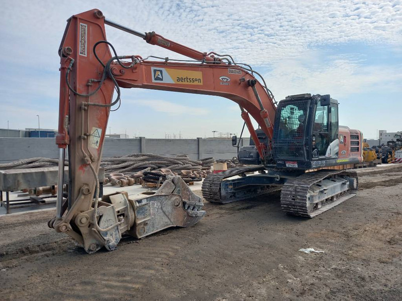 Crawler excavator Hitachi ZX220 LC (Abu Dhabi): picture 8