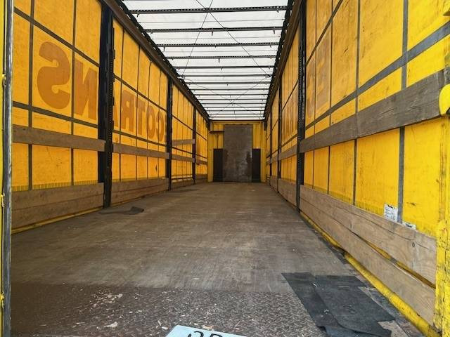 Curtainsider semi-trailer Krone sd: picture 6