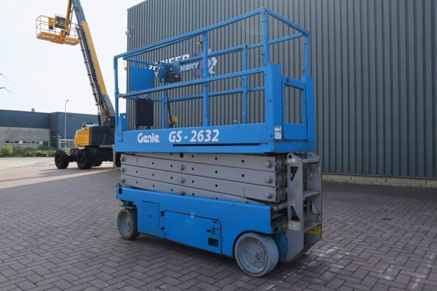 Scissor lift Genie GS2632 Electric, Working Height 10m, 227kg Capacit: picture 8