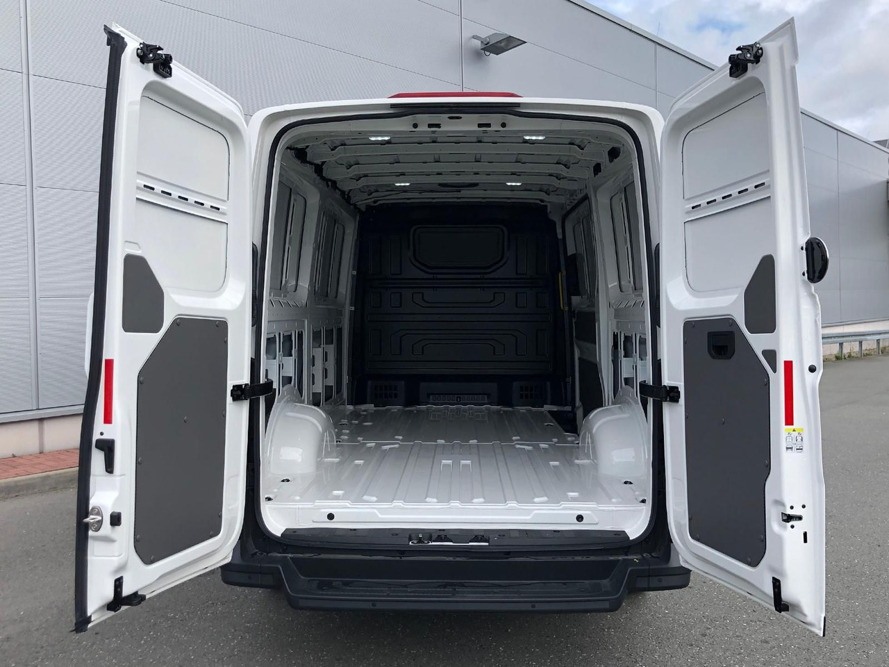 New Panel van Volkswagen Crafter Kasten 35 L3H2 4MOTION LED PDC: picture 11