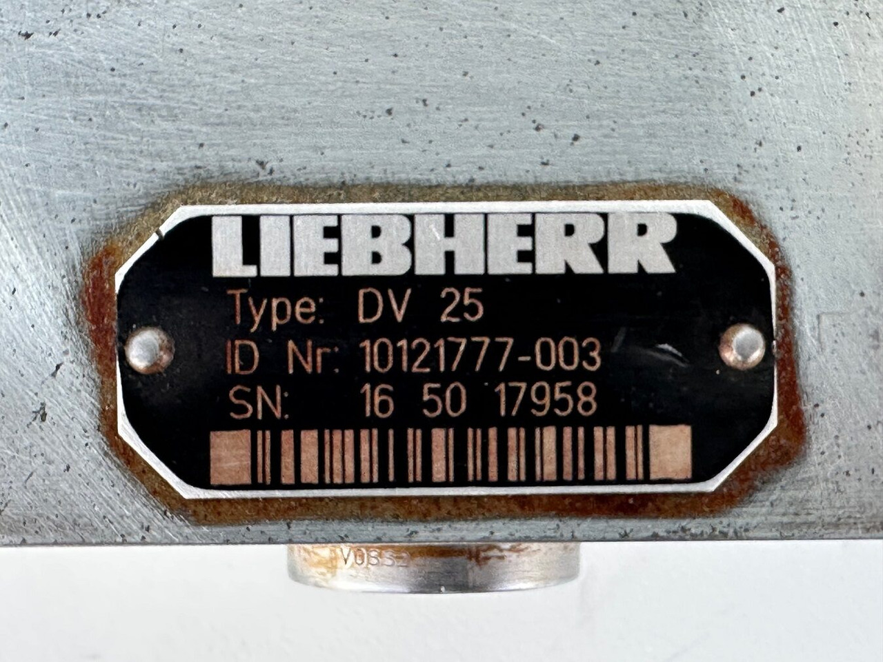 Swing motor for Construction machinery Liebherr Dämpfungsventil ID-Nr.10121777. P924 COMP, P926, R926, R916, R922, R924 COMP, R924, R926 COMP, R926, R930, R936, R946, R950 T, R960 T. #10121777.43199#: picture 7 Swing motor for Construction machinery Liebherr Dämpfungsventil ID-Nr.10121777. P924 COMP, P926, R926, R916, R922, R924 COMP, R924, R926 COMP, R926, R930, R936, R946, R950 T, R960 T. #10121777.43199#: picture 7