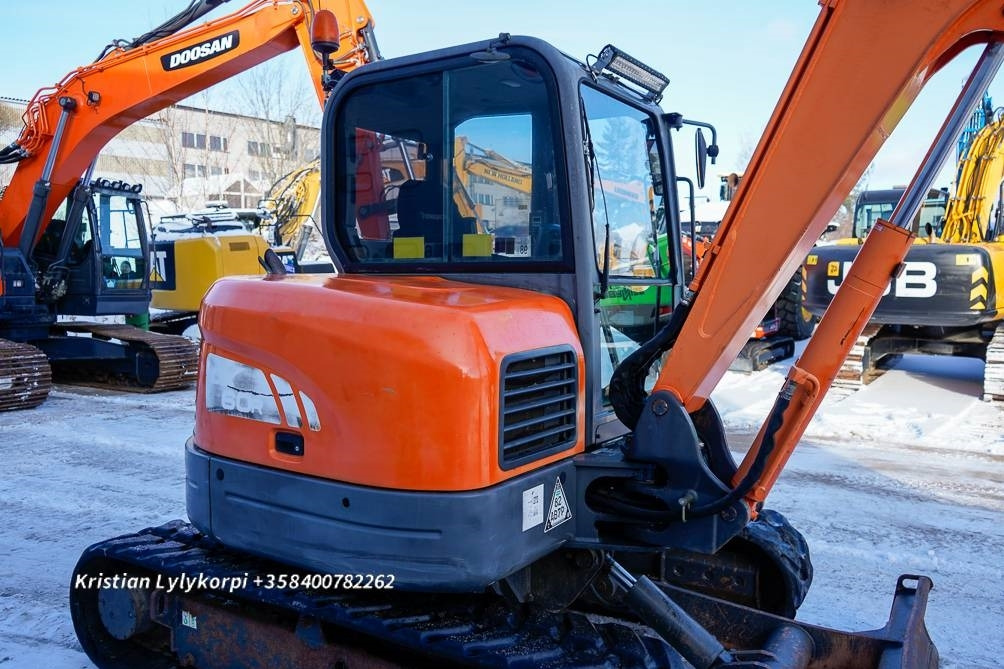 Mini excavator Doosan DX60LCR VARUSTEPAKETILLA: picture 8