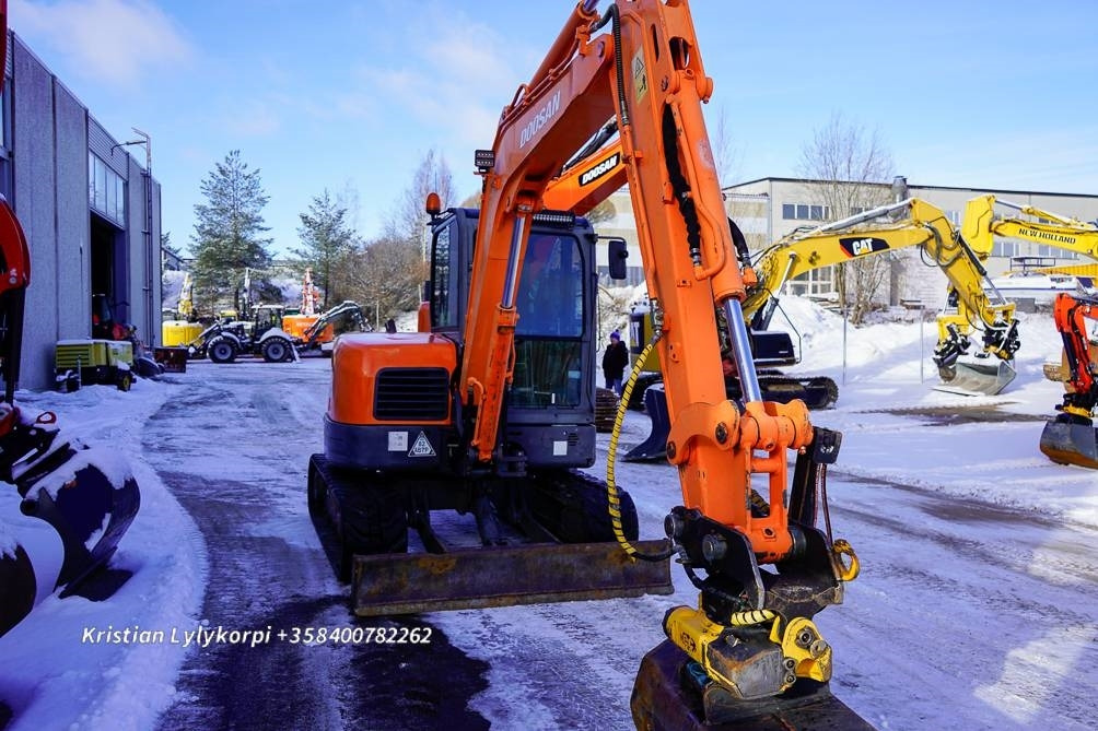 Mini excavator Doosan DX60LCR VARUSTEPAKETILLA: picture 10