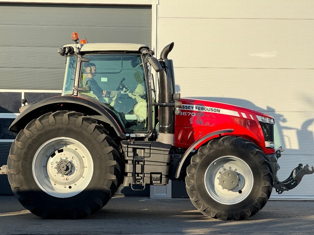 Farm tractor Massey Ferguson 8670: picture 6