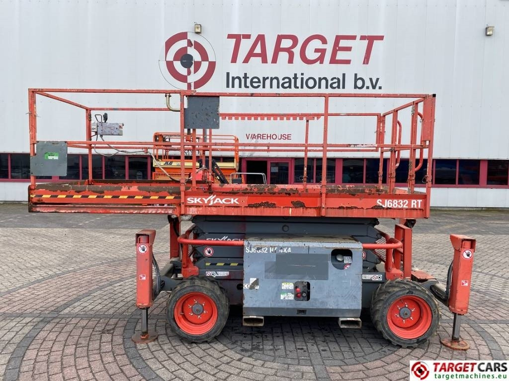 Scissor lift SkyJack SJ6832 RT Diesel 4x4 Scissor 6832 Work Lift 1180cm: picture 32