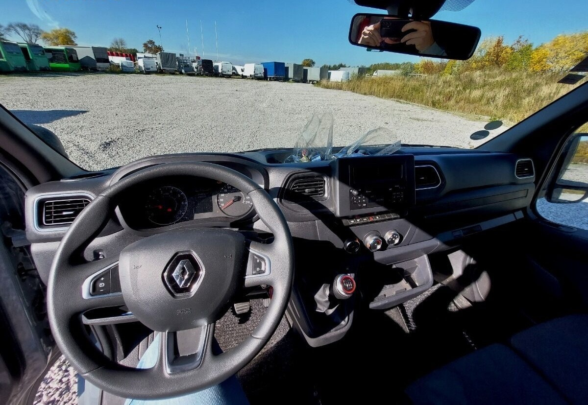 Curtainsider truck Renault Master: picture 7