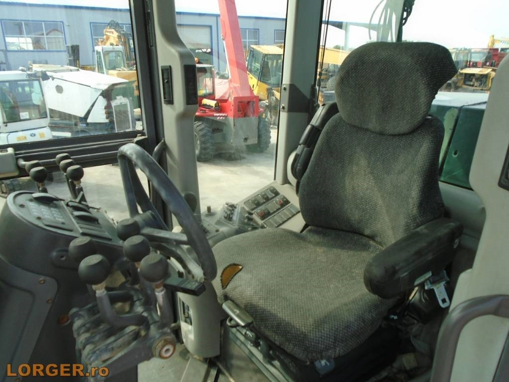 Grader Volvo G 990: picture 15