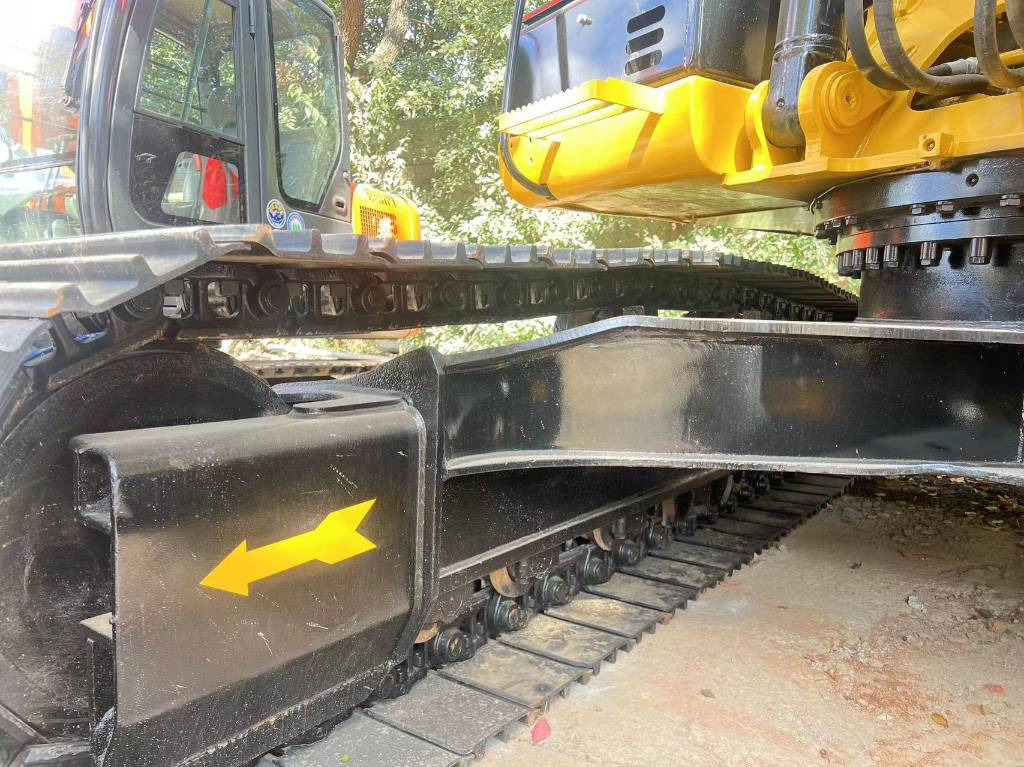 Crawler excavator CAT 320 D L: picture 11