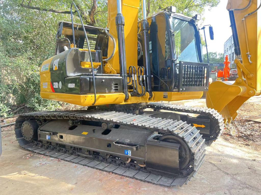 Crawler excavator CAT 320 D L: picture 12