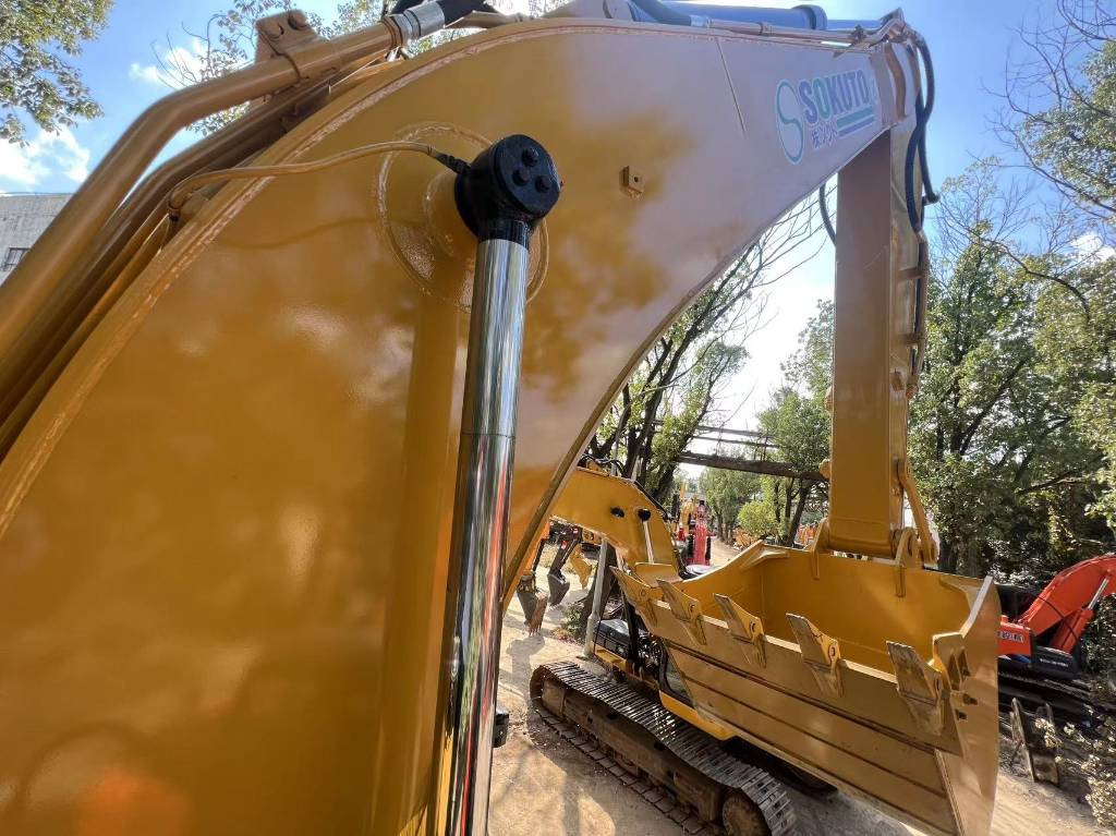 Crawler excavator CAT 320 D L: picture 18