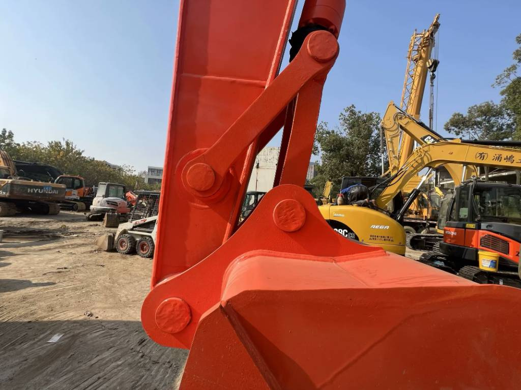 Crawler excavator Hitachi ZX 200: picture 9