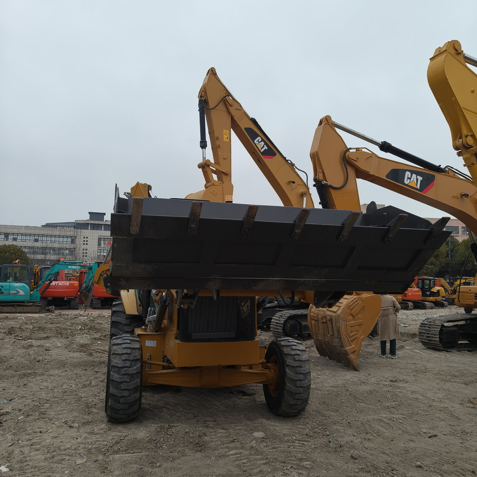 Backhoe loader CATERPILLAR 420F: picture 6