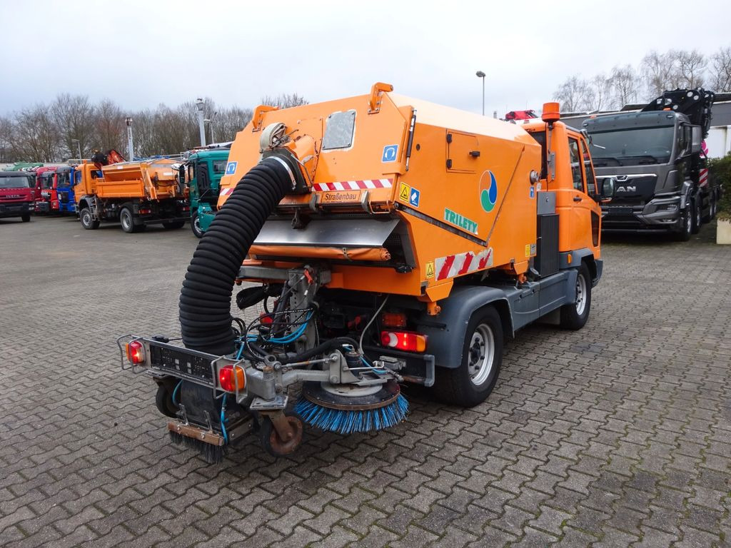 Road sweeper Multicar M30 HAKO FUMO Kehrmaschine + Schneeplatte 4x4: picture 6