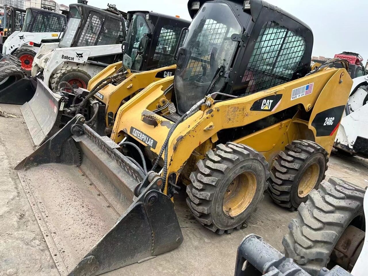 Skid steer loader Caterpillar 246C: picture 6