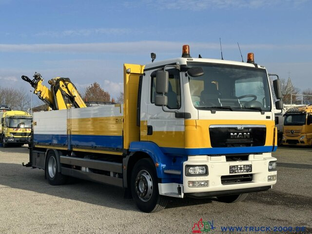 Crane truck, Dropside/ Flatbed truck MAN TGM 18.250 Kran Hiab 099 gefaltet am Heck 1.Hand: picture 10