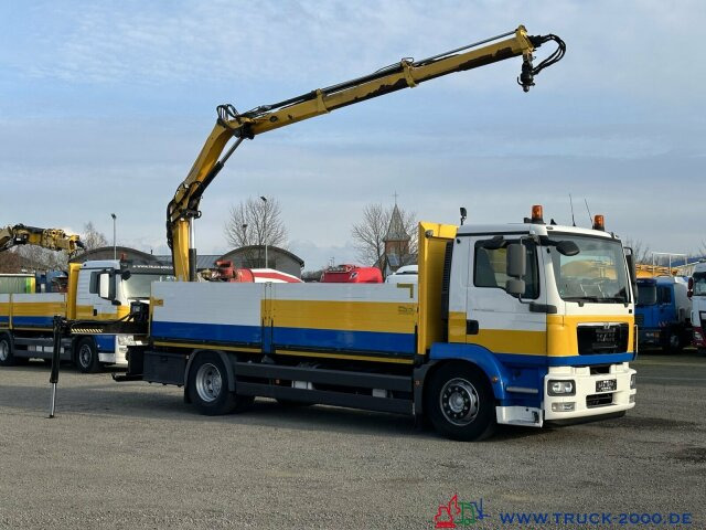 Crane truck, Dropside/ Flatbed truck MAN TGM 18.250 Kran Hiab 099 gefaltet am Heck 1.Hand: picture 9