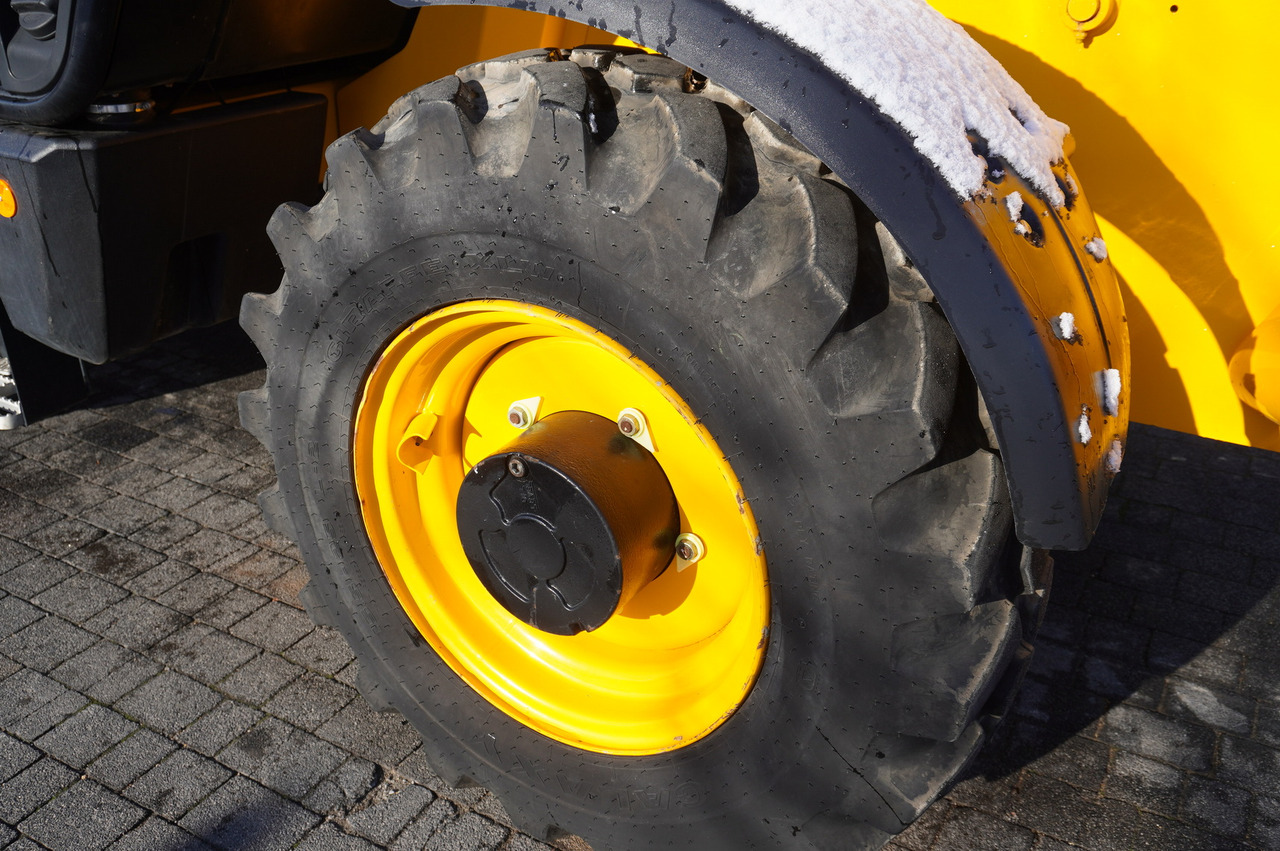 Lease a JCB 540-170 Telescopic Loader / 17m / joystick JCB 540-170 Telescopic Loader / 17m / joystick: picture 19