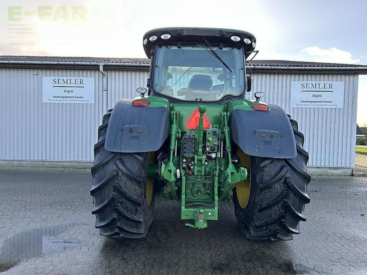 Farm tractor John Deere 8345r: picture 13