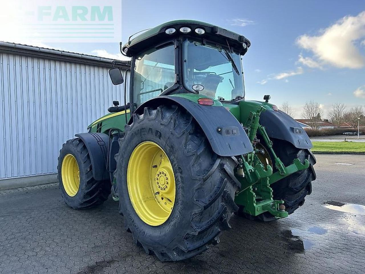 Farm tractor John Deere 8345r: picture 12