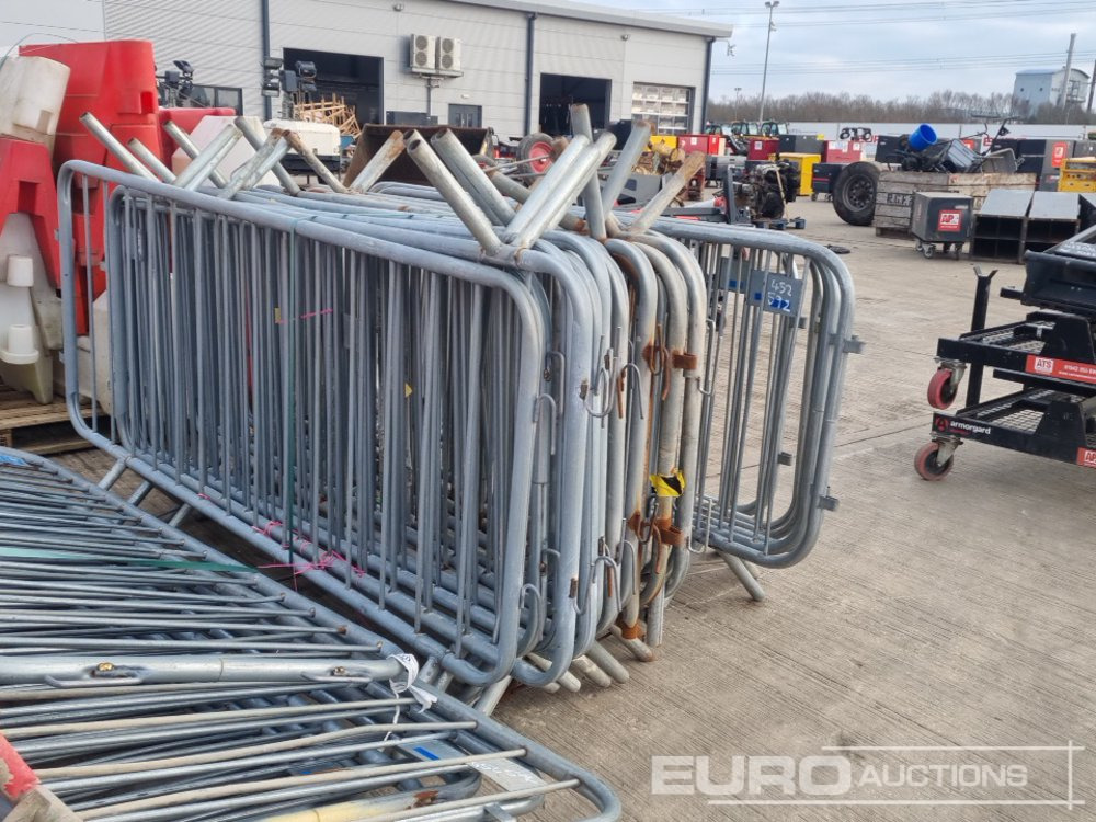 Construction equipment Bundle of Plastic Pedestrian Safety Barrier (5 of), Bundle of Metal Pedestrian Barrier (3 of), Bundle of Water Filled Barrier (3 of), Bundle of Plastic Mats: picture 23