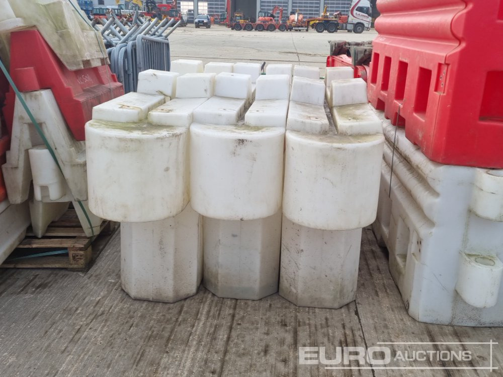 Construction equipment Bundle of Plastic Pedestrian Safety Barrier (5 of), Bundle of Metal Pedestrian Barrier (3 of), Bundle of Water Filled Barrier (3 of), Bundle of Plastic Mats: picture 11