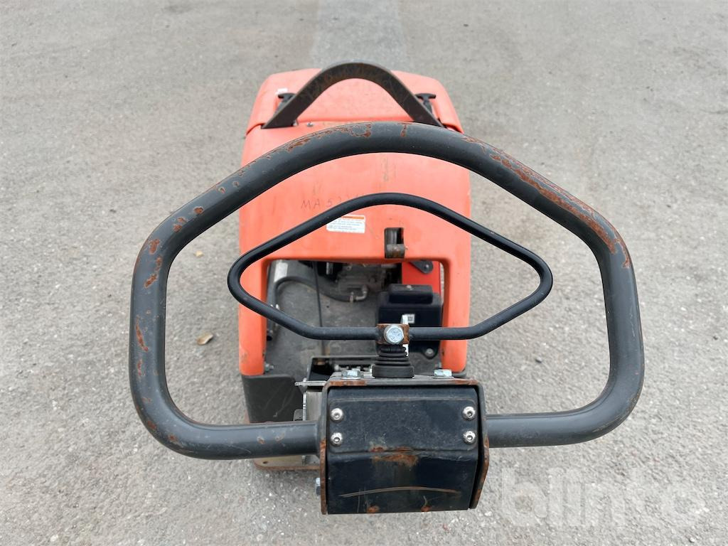 Vibratory plate Husqvarna LG 400: picture 6